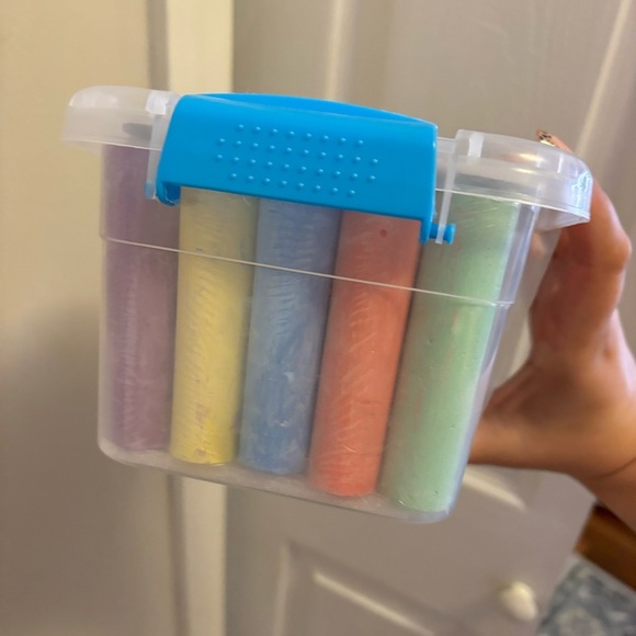 Sidewalk Chalk Tub - 35 pieces - Picture 7 of 7